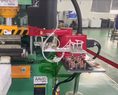 0603搬运挤压成型上下料