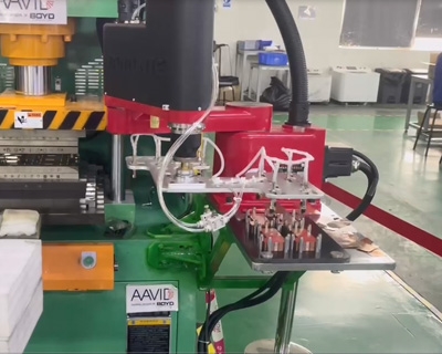 0603搬运挤压成型上下料